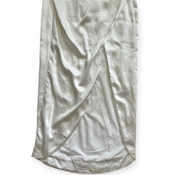 Elliatt Isabelle Dress in Ivory Elegant One-Shoulder Dress women’s size small - Picture 9 of 11